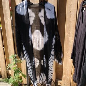 ❌SOLD❌ Black and white tye dye kimono